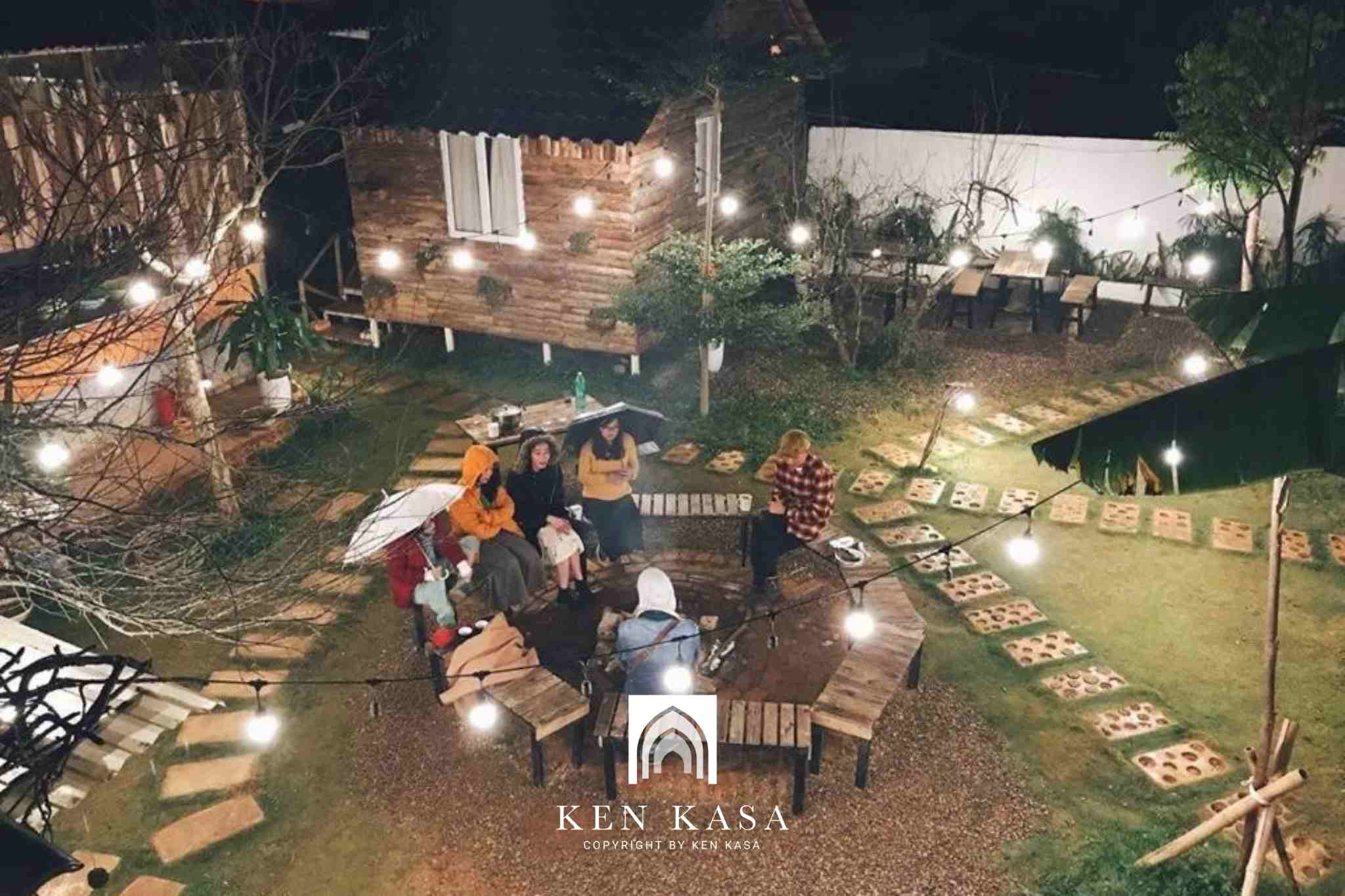 Không gian ngoài trời khi thiết kế homestay trong ngõ nhỏ 